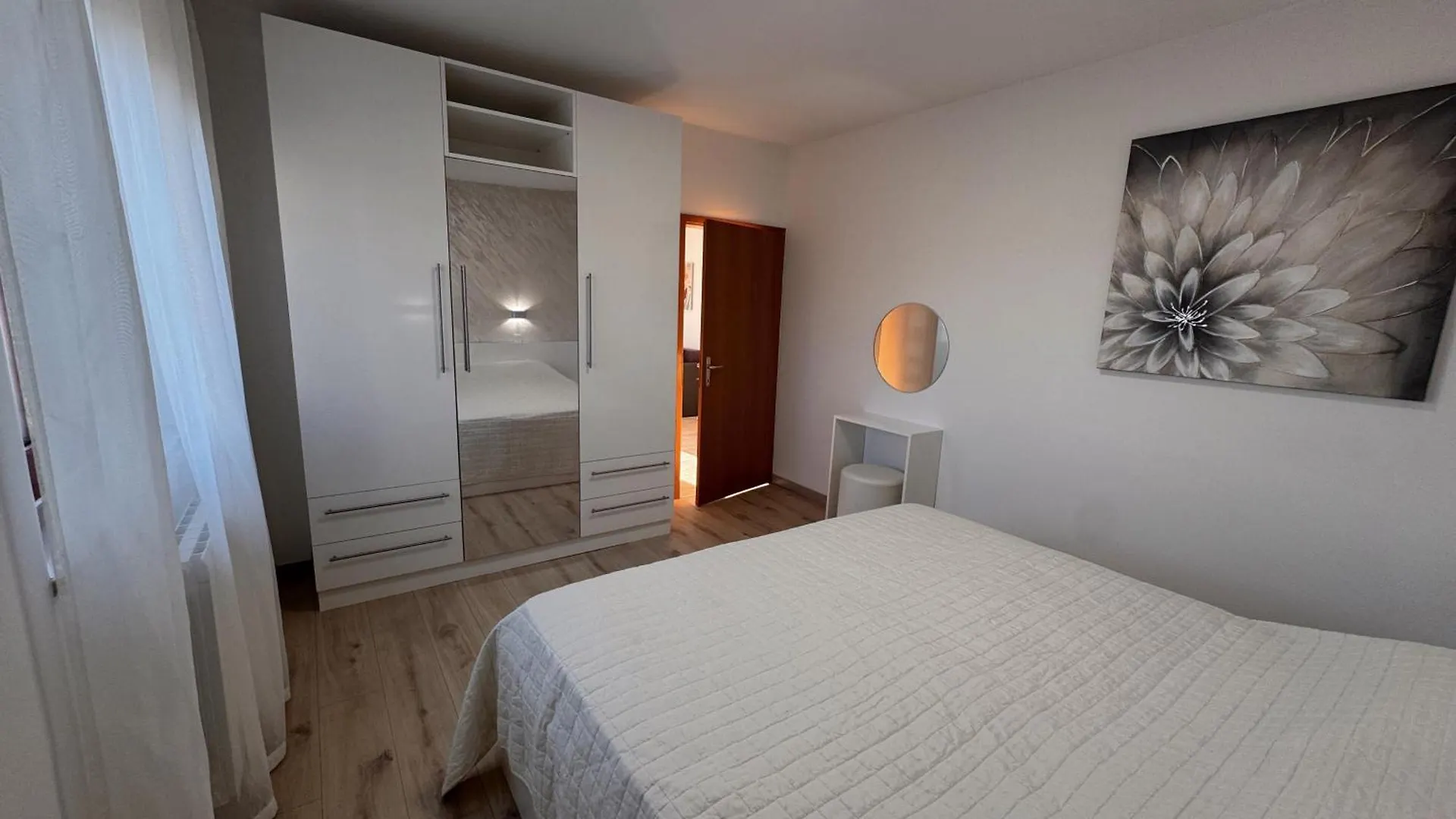 Apartment House Meri Supetarska Draga Croatia